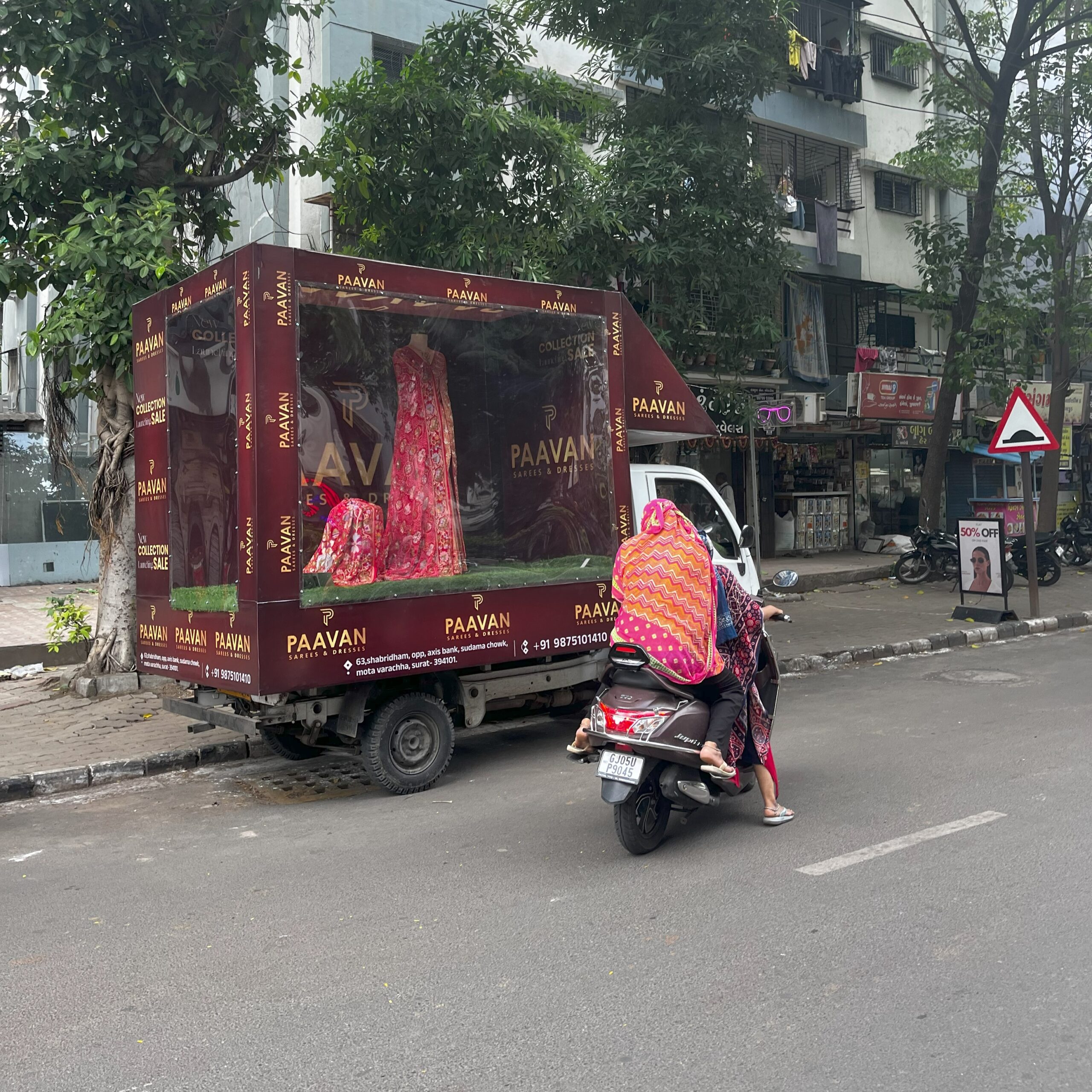 Demo Van Advertising in Gujarat | Mobile Outdoor Advertising Branded demo van advertising campaign for Paavan Sarees & Dresses in Mota Varachha, Surat